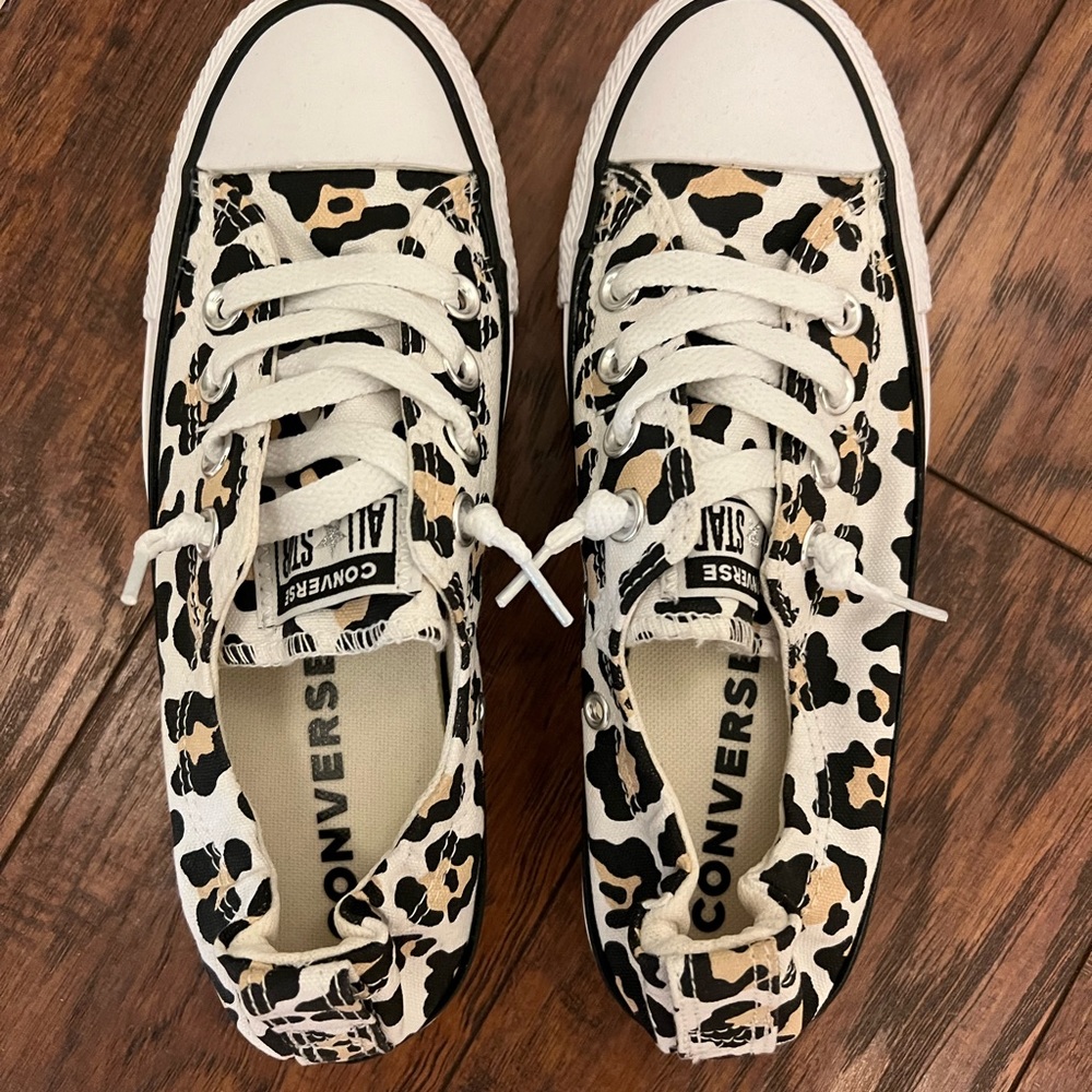EUC leopard converse shoreline.